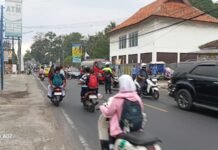 Polsek Cilimus Kedepankan Pelayanan Humanis dalam Pengaturan Lalu Lintas Pagi